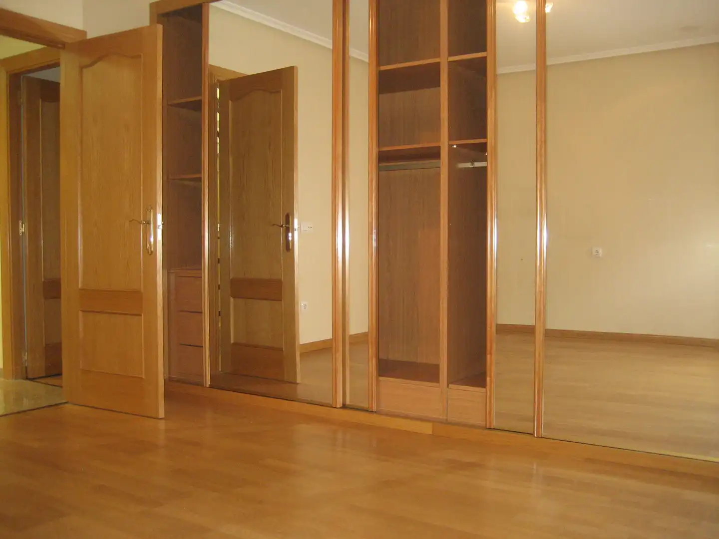 Habitación de Casa adosada en venta en Lardero con Calefacción y Terraza