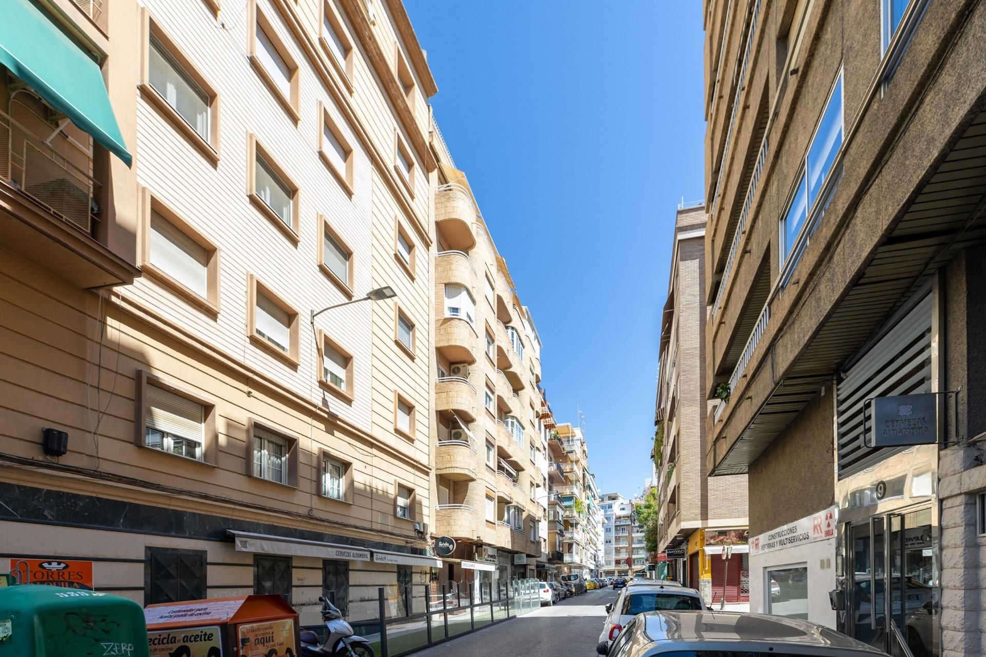 Exterior view of Flat for sale in  Granada Capital  with Air Conditioner, Heating and Parquet flooring
