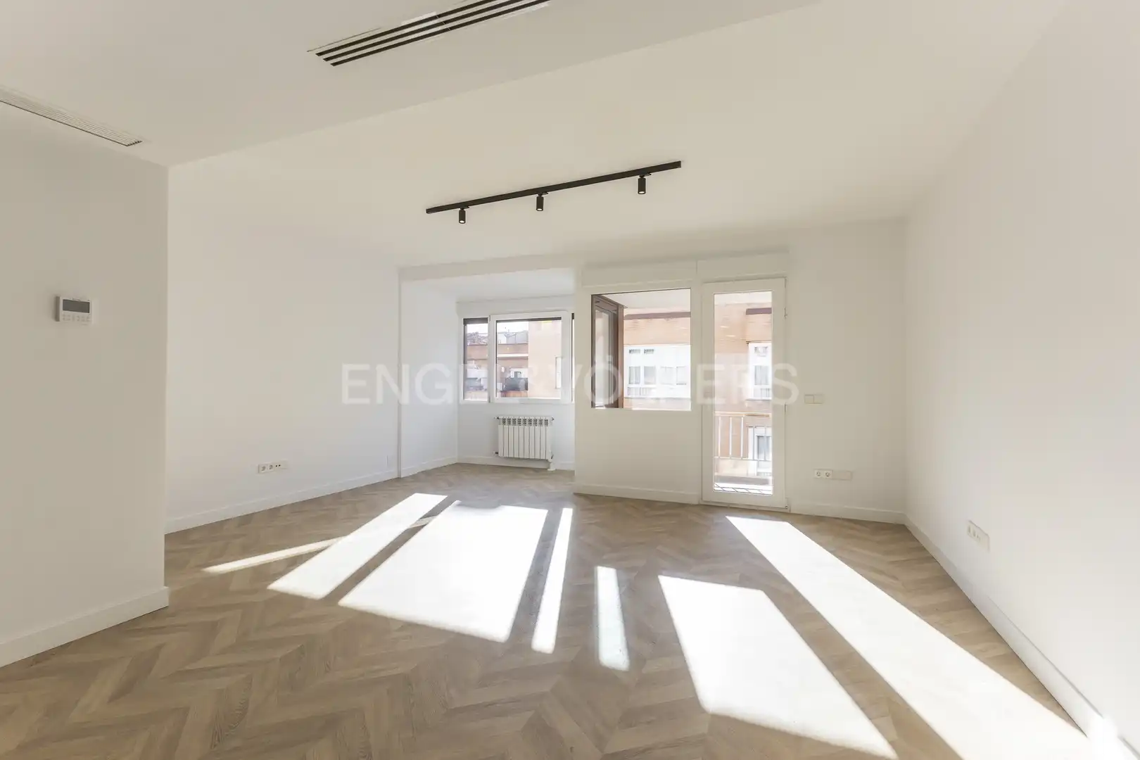 Living room of Flat for rent in  Madrid Capital  with Air Conditioner, Heating and Terrace