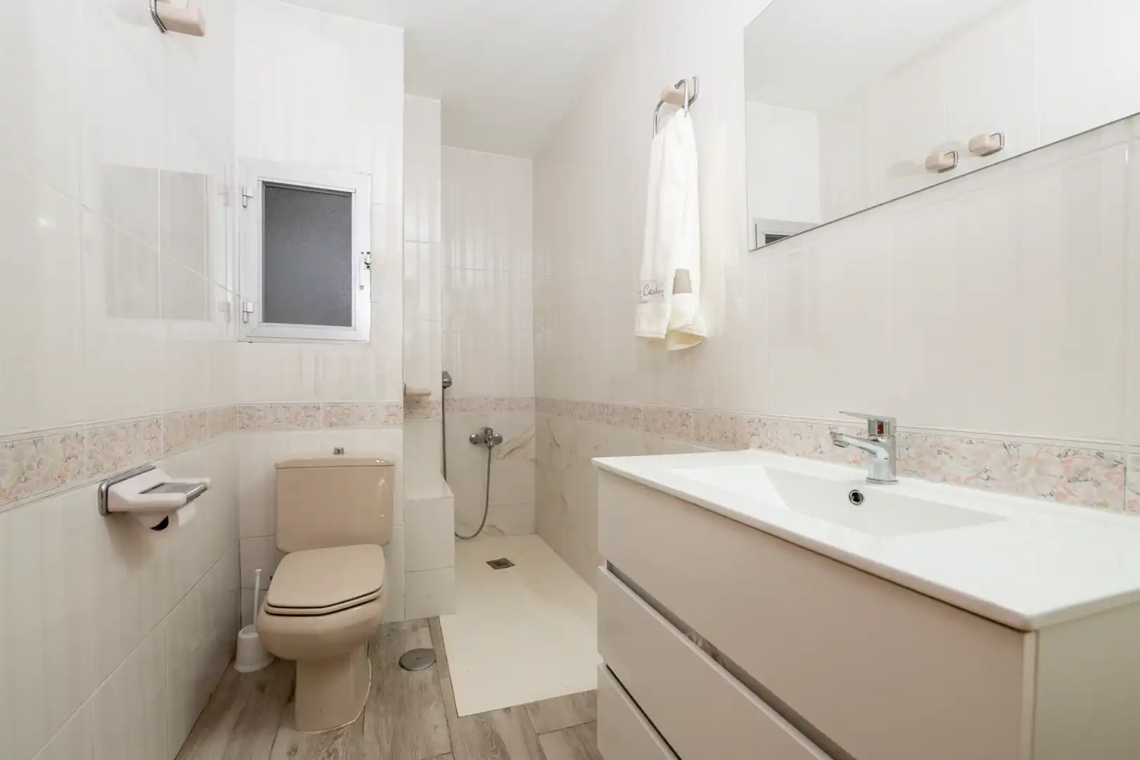 Bathroom of Apartments for sale in Marbella  with Air Conditioner, Terrace and Furnished