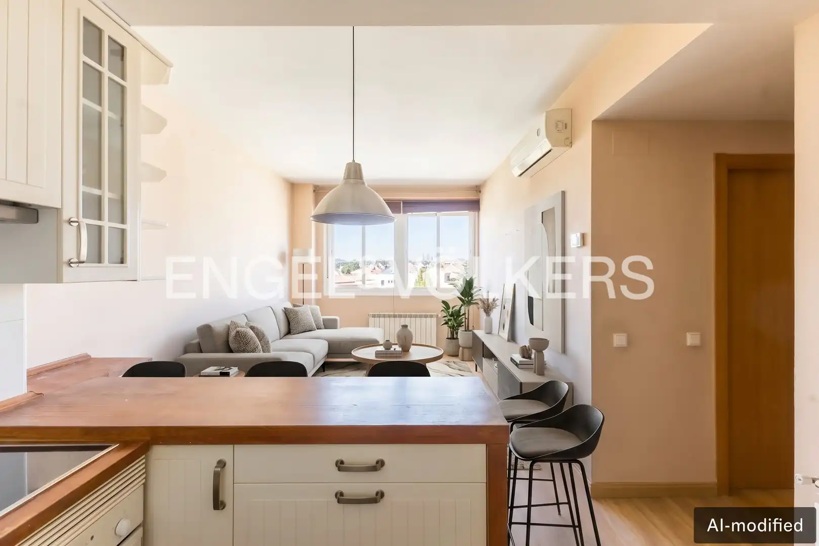 Studio with pool for sale in Barajas