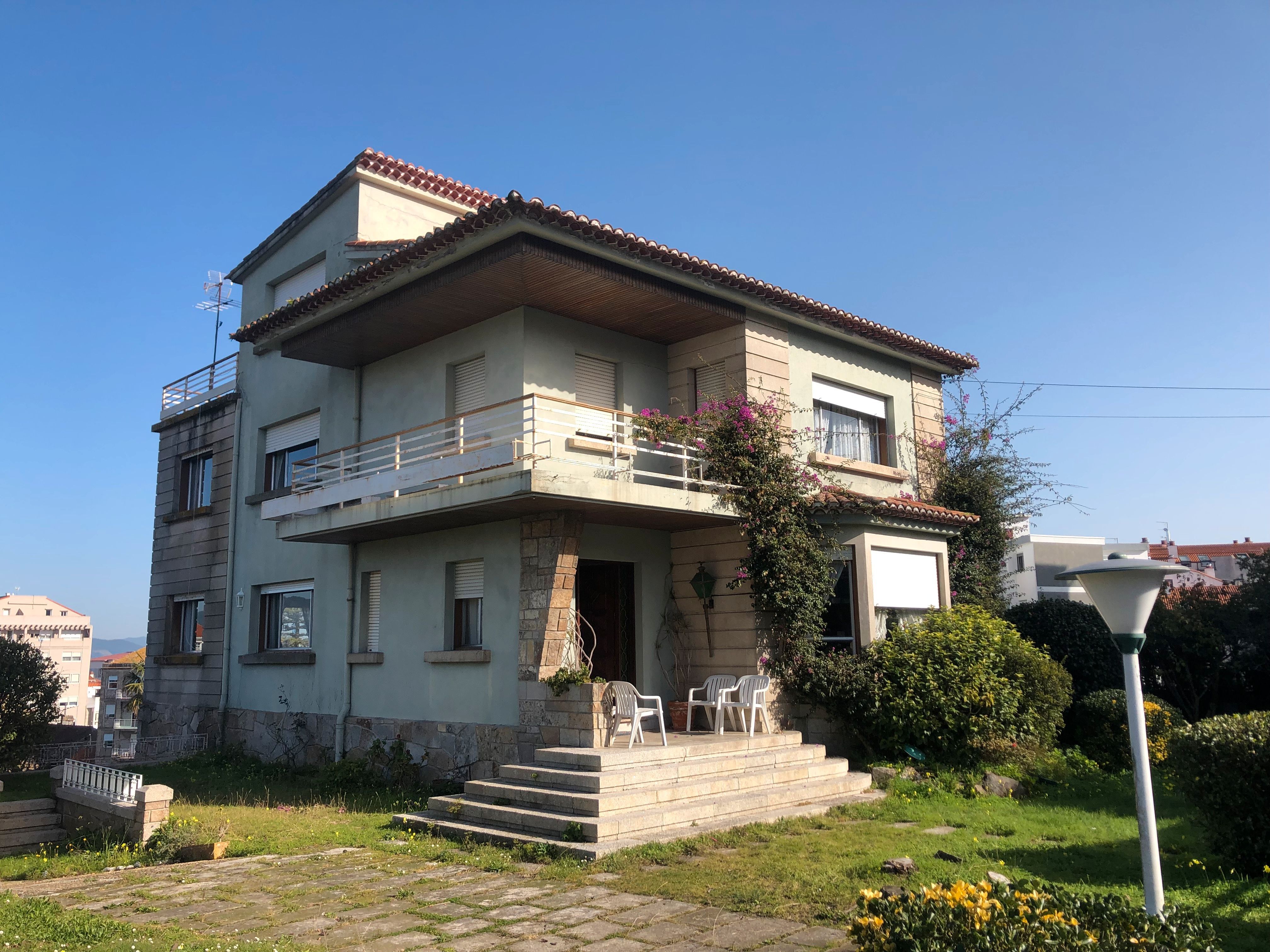 Vista exterior de Casa o xalet en venda en Vigo  amb Jardí privat, Terrassa i Traster