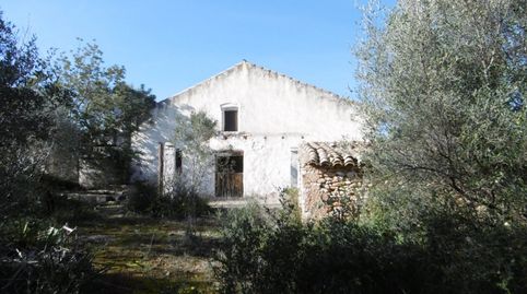 MASIA PARA REFORMAR  CON ALMACENES EN UNA FINCA DE 10 HECTÁREAS