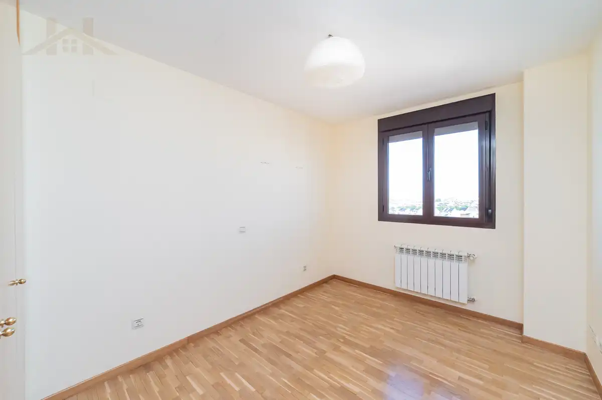 Habitación de Ático en venta en Arroyomolinos (Madrid) con Aire acondicionado, Calefacción y Jardín privado