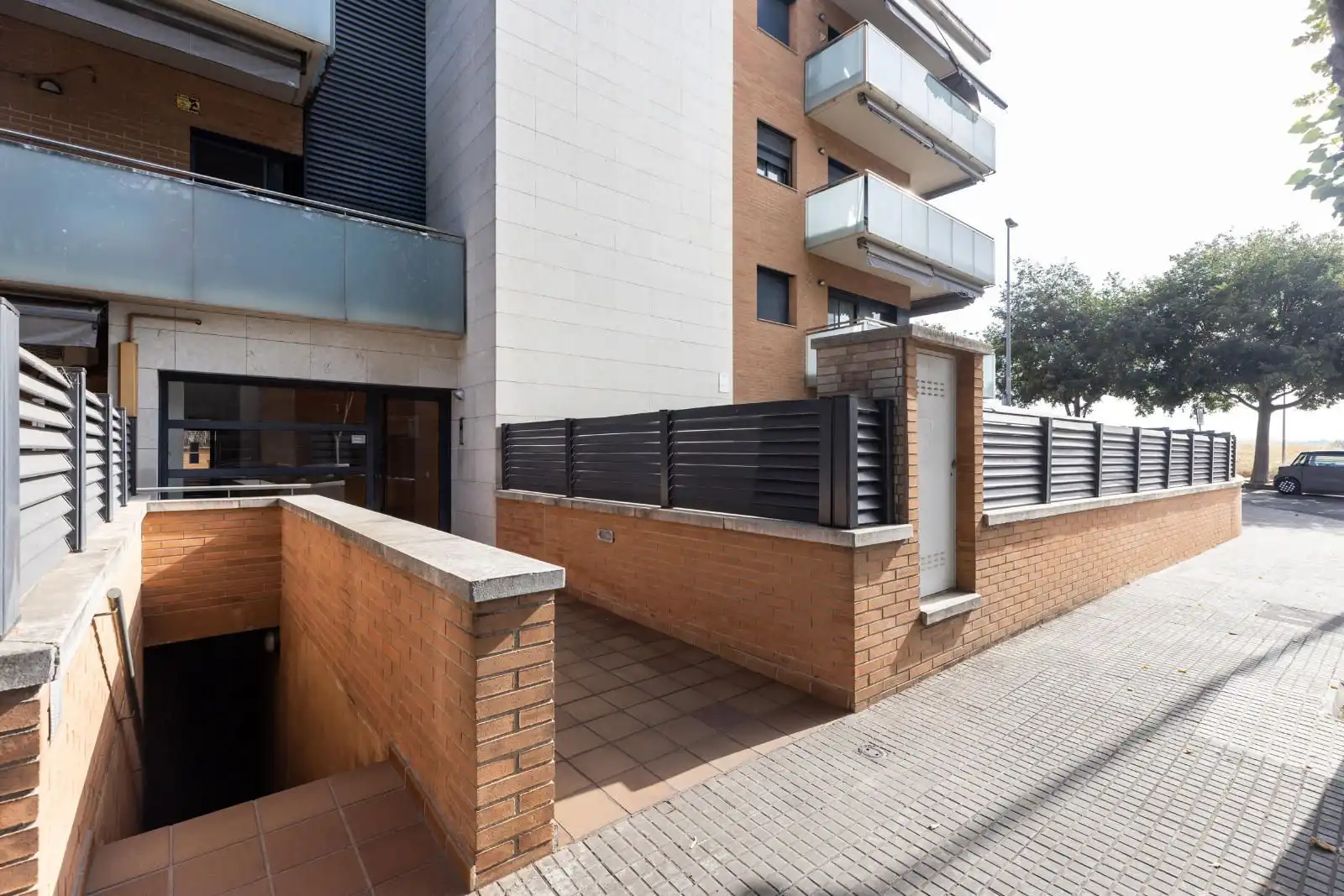Vista exterior de Pis en venda en Parets del Vallès amb Calefacció, Jardí privat i Parquet