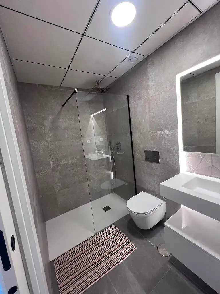 Baño de Apartamento de alquiler en Santa Pola con Aire acondicionado, Amueblado y Balcón