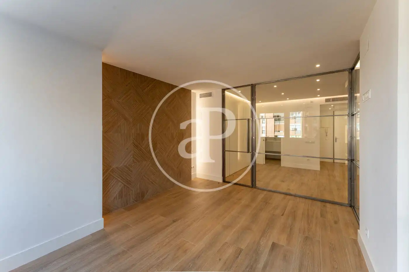 Wohnung zur Miete in C. de Orense, Cuatro Caminos - Azca