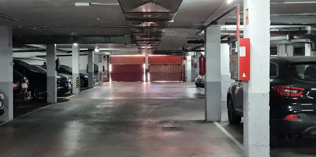 Parking of Flat for rent in Madrid  with Air Conditioner, Heating and Private garden