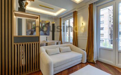 Living room of Flat for sale in  Madrid Capital  with Air Conditioner, Heating and Parquet flooring
