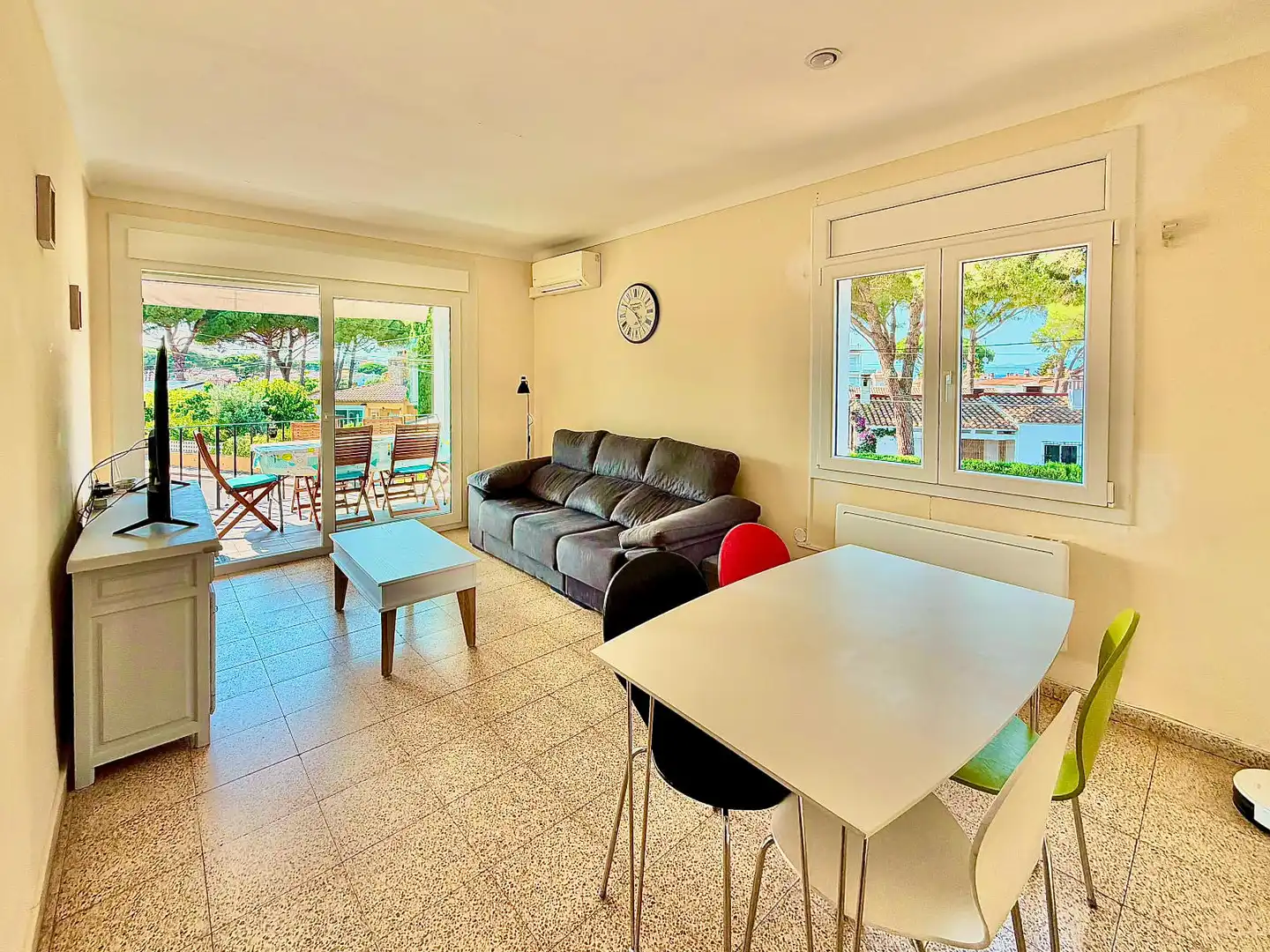 Sala de estar de Piso en venta en L'Escala con Aire acondicionado, Calefacción y Terraza