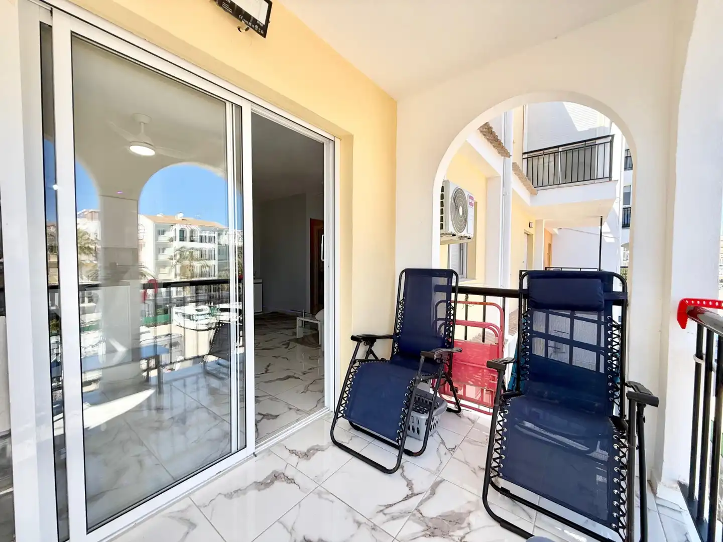Terrace of Flat for rent in Torrevieja  with Air Conditioner, Heating and Furnished
