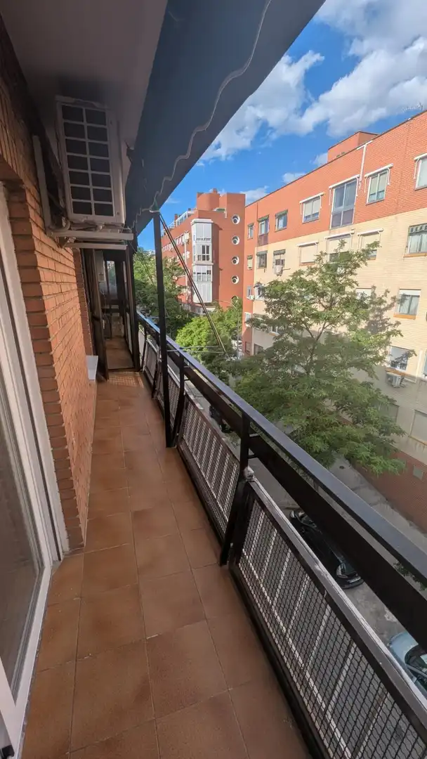 Flat for rent in Calle MARTINEZ DE LA RIVA, Palomeras Bajas