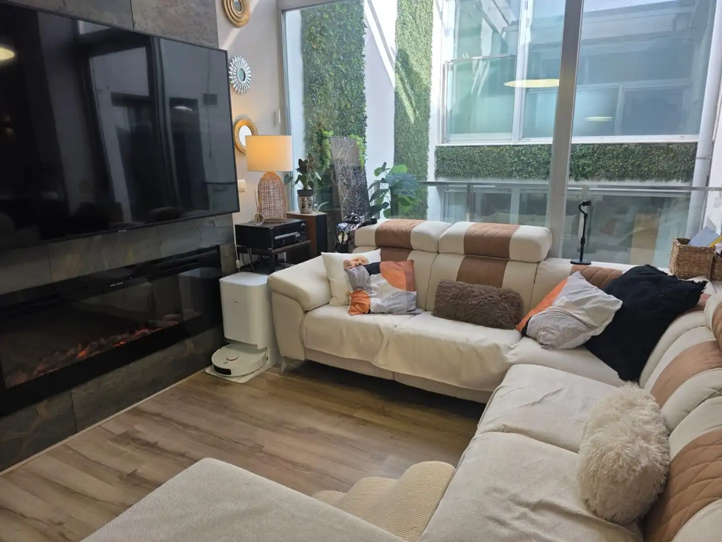 Sala d'estar de Casa adosada en venda en Alicante / Alacant amb Aire condicionat, Jardí privat i Terrassa