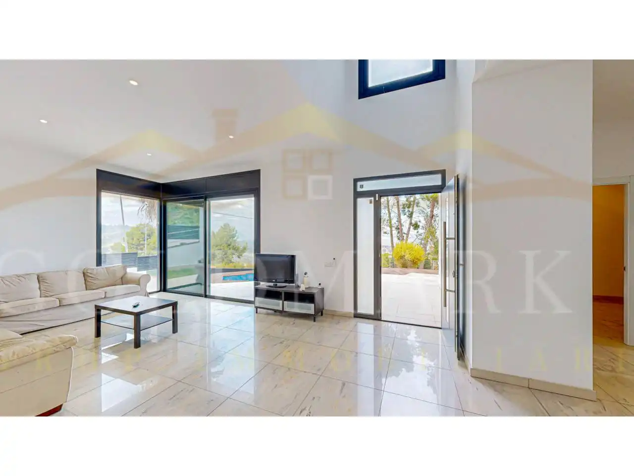 Sala d'estar de Casa o xalet en venda en Corbera de Llobregat amb Aire condicionat, Calefacció i Jardí privat