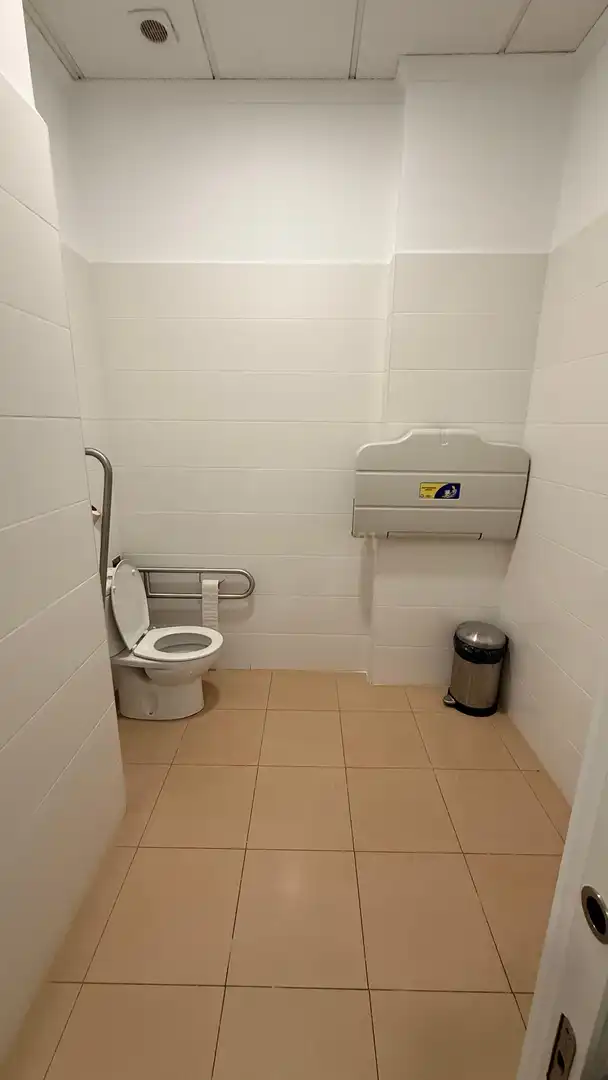 Baño de Local en traspaso en Calpe / Calp con Aire acondicionado, Alarma y Domótica