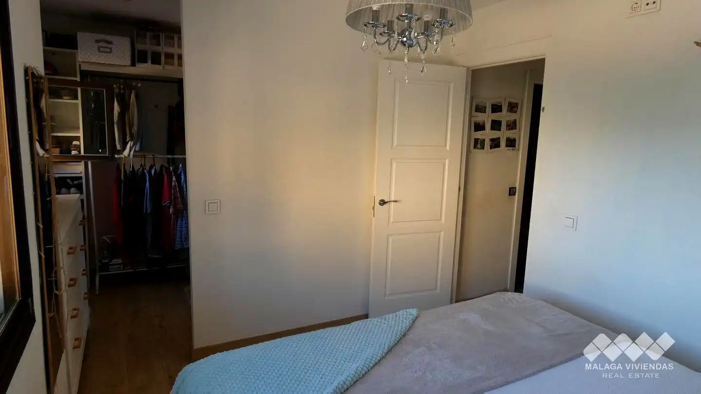 Dormitori de Casa adosada en venda en Benalmádena amb Piscina comunitària