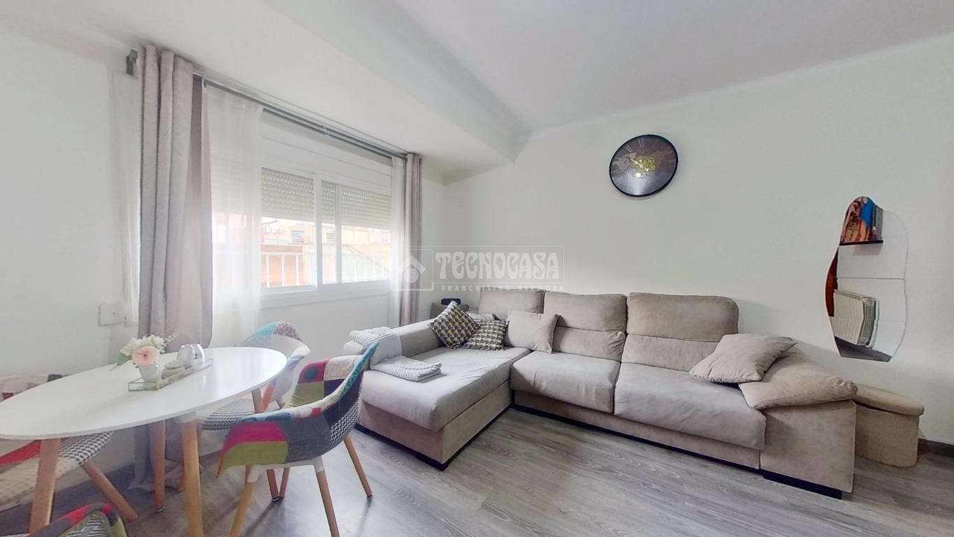 Living room of Flat for sale in Sabadell  with Air Conditioner and Parquet flooring