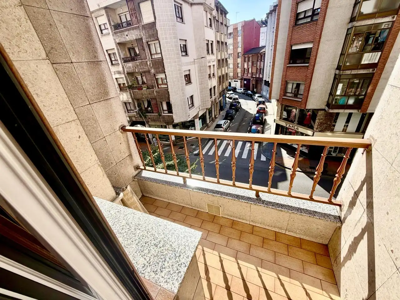 Vista exterior de Pis de lloguer en Gijón  amb Calefacció i Moblat