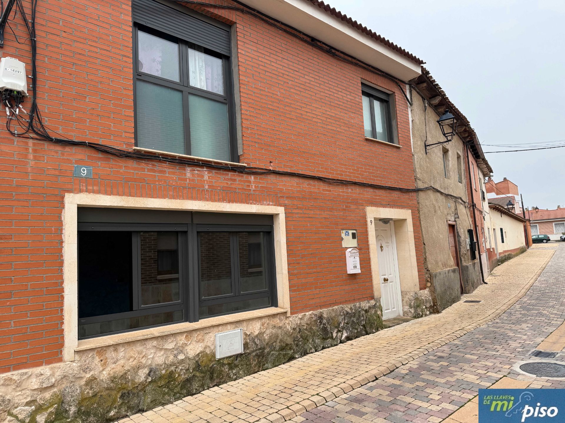 Vista exterior de Casa adosada en venda en Cigales amb Calefacció, Jardí privat i Parquet