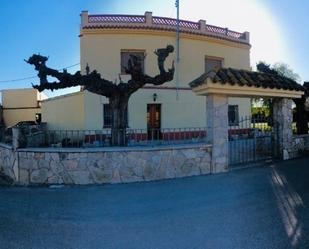 Vista exterior de Finca rústica en venda en Castellet i la Gornal amb Terrassa i Piscina