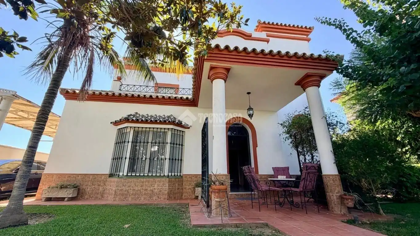 Casa con jardín en venta en Núcleo urbano, imagen 2