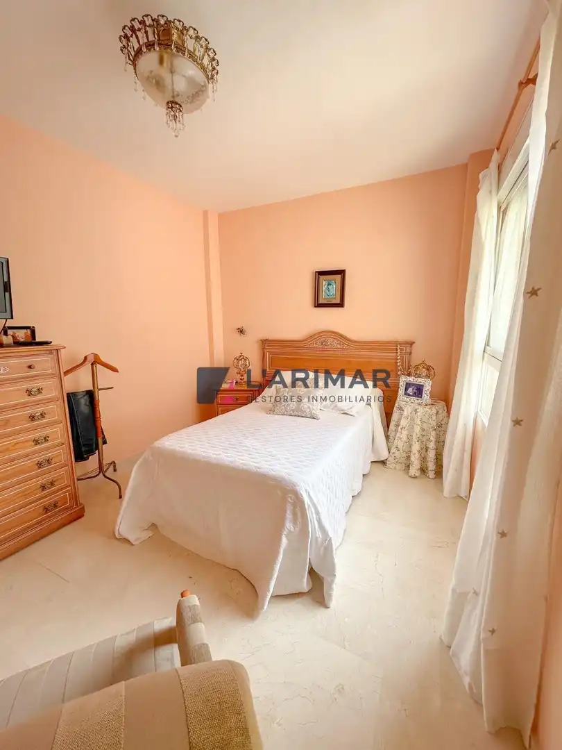 Habitación de Apartamento en venta en Alicante / Alacant con Aire acondicionado, Jardín privado y Terraza