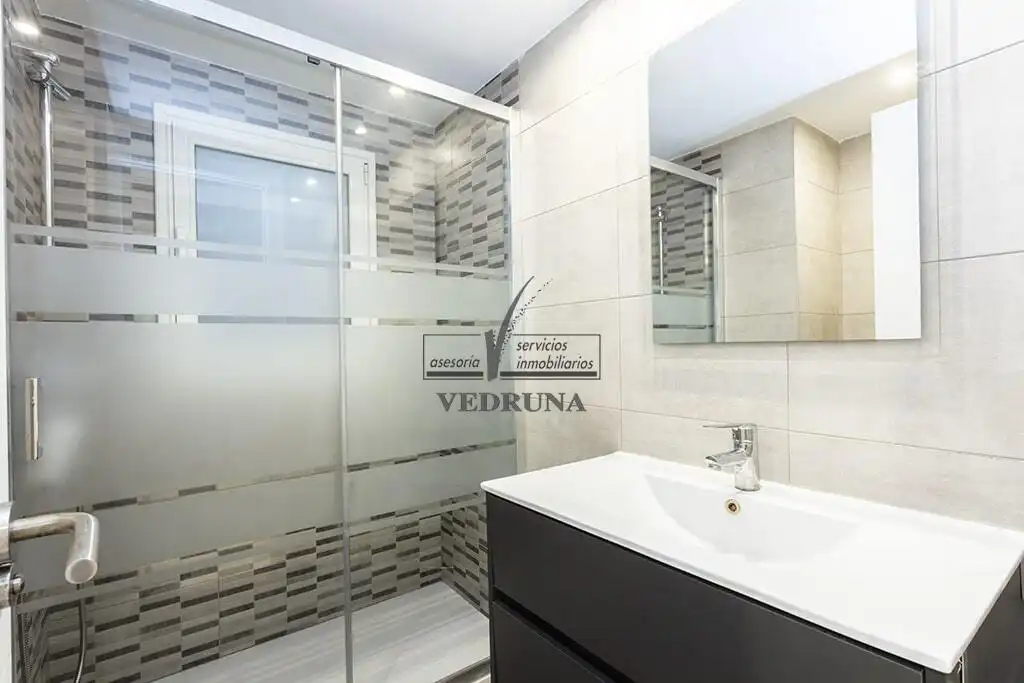Bathroom of Flat for rent in Zaragoza  with Heating, Oven and Washing machine