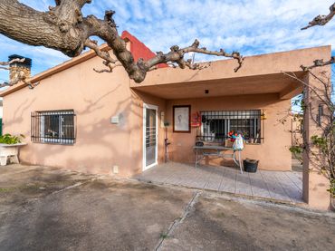Landhaus mit Pool zum Verkauf in Camí del Terrer Roig 57