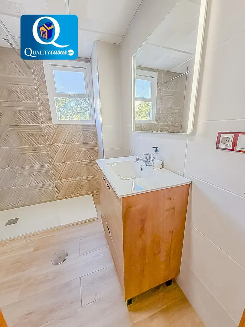 Bathroom of Flat for sale in Pueblo Español - Coveta Fumá