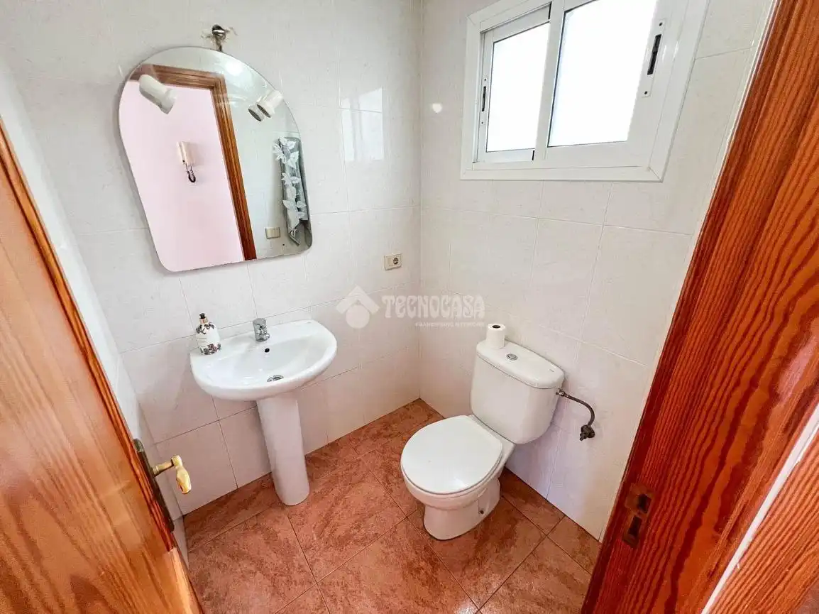Casa aparellada en venda a Cruce de Arinaga, imagen 5