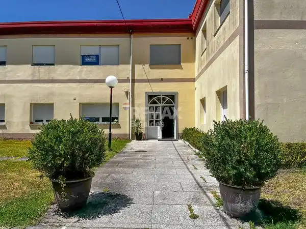 Außenansicht von Wohnung zum Verkauf in Nigrán mit Heizung, Parkett und Abstellraum
