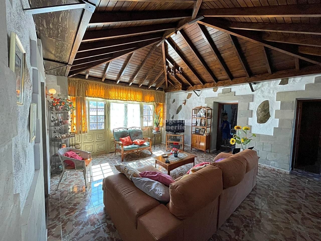 Sala d'estar de Casa o xalet en venda en Arona amb Jardí privat, Terrassa i Piscina