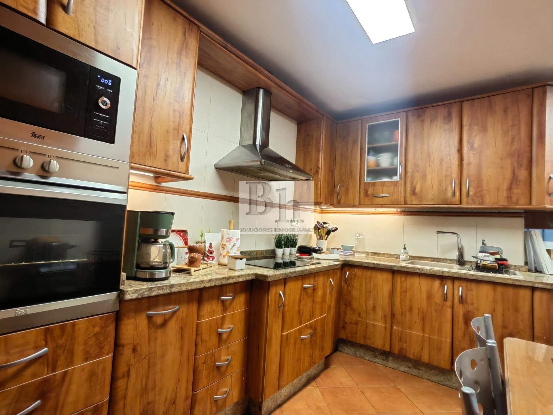 Cuina de Pis en venda en Málaga Capital amb Aire condicionat, Jardí privat i Terrassa