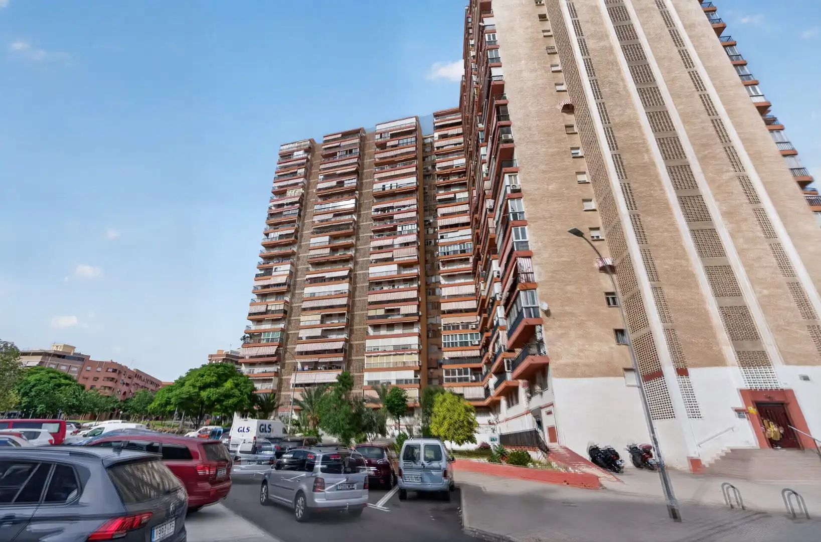 Vista exterior de Piso en venta en Alicante / Alacant con Terraza y Piscina