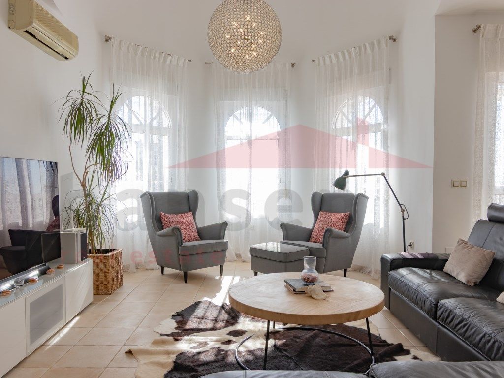Sala d'estar de Casa o xalet en venda en Vélez-Málaga amb Aire condicionat, Terrassa i Piscina