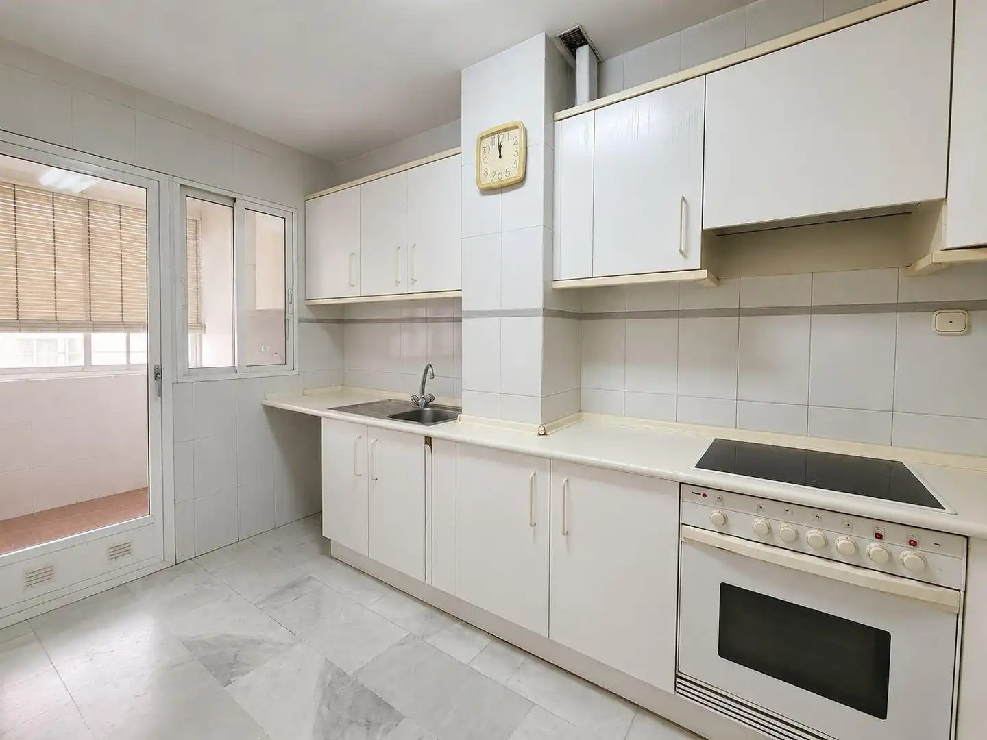 Kitchen of Flat for sale in Roquetas de Mar  with Air Conditioner, Terrace and Storage room