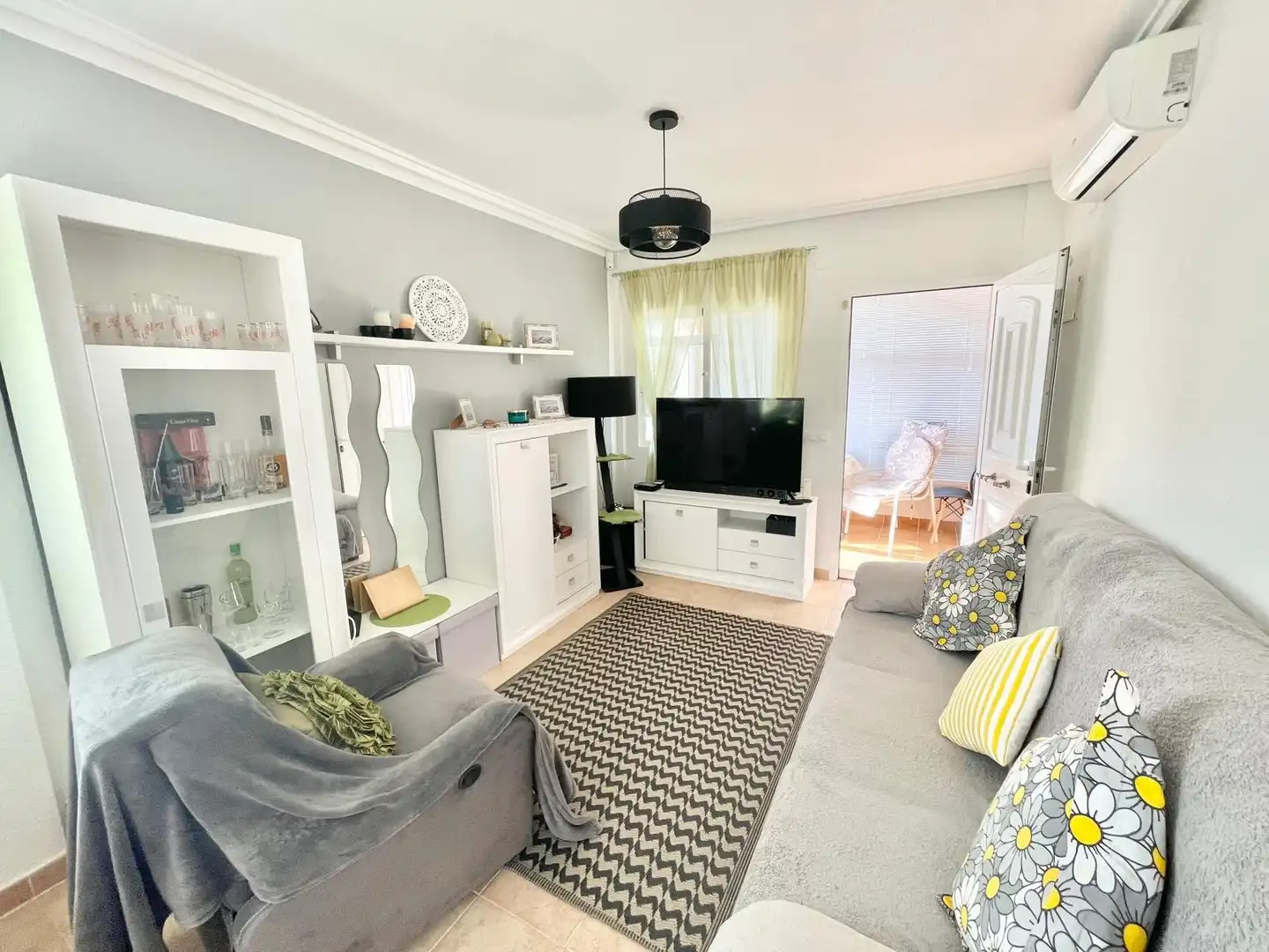 Sala de estar de Casa o chalet de alquiler en Pilar de la Horadada con Aire acondicionado, Terraza y Piscina