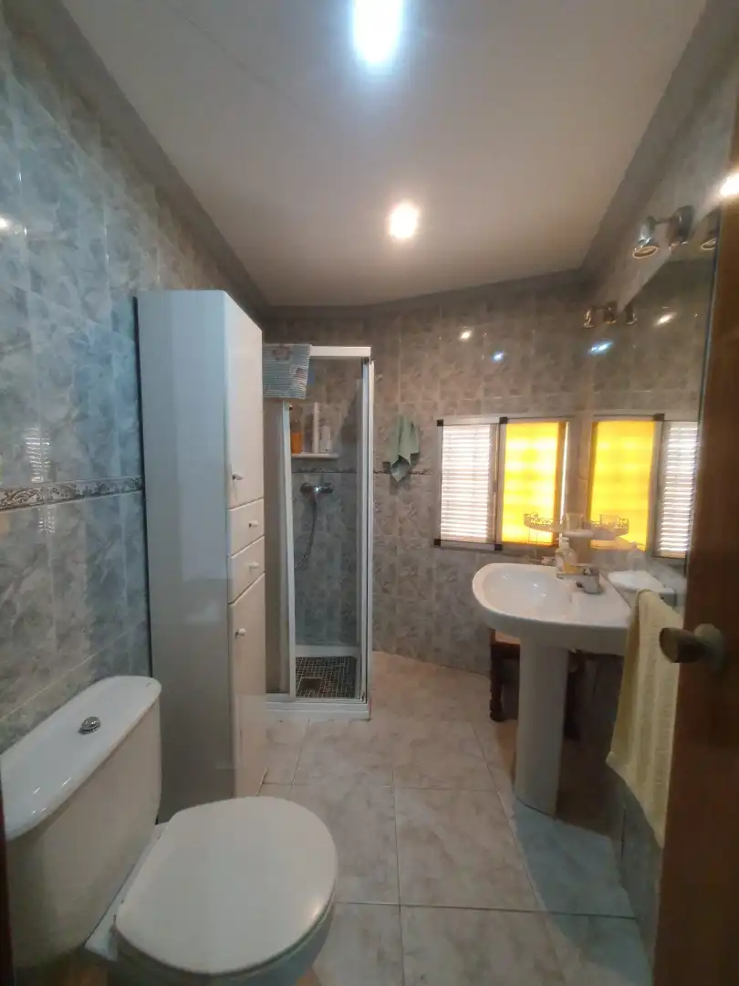 Bany de Casa o xalet en venda en Guadix