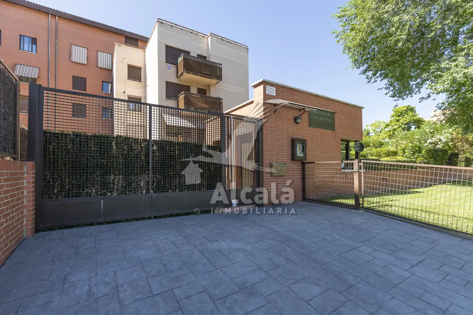 Vista exterior de Ático en venta en Alcalá de Henares con Aire acondicionado, Calefacción y Terraza