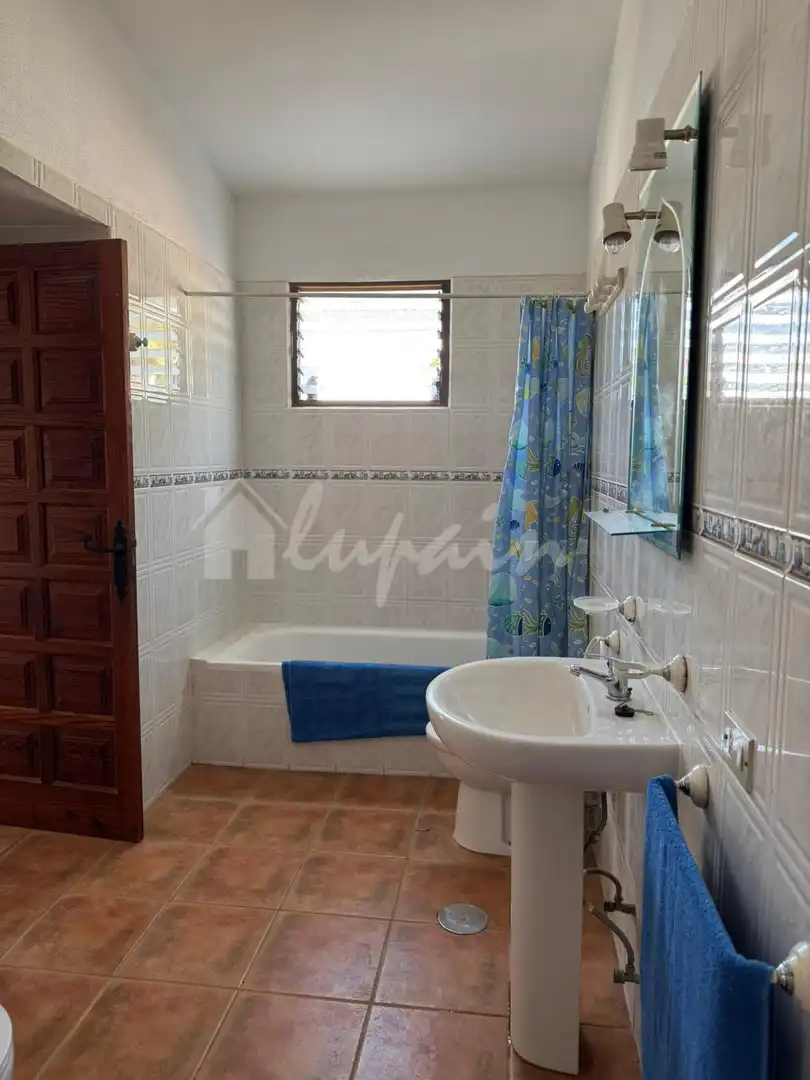 Badezimmer von Wohnungen zum Verkauf in Arona