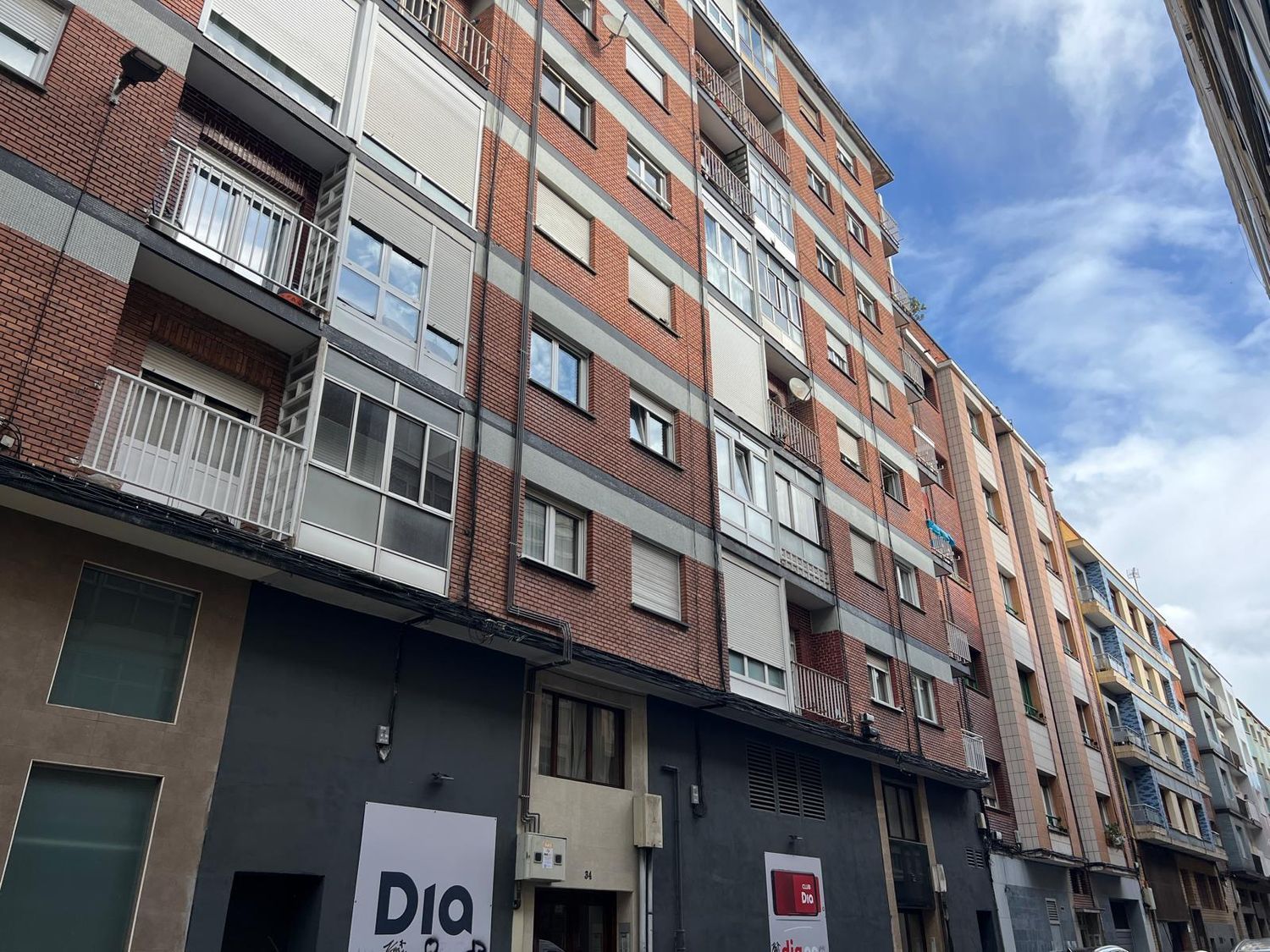 Vista exterior de Pis en venda en Gijón  amb Calefacció, Terrassa i Piscina