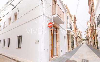 Vista exterior de Pis en venda en Arenys de Mar amb Aire condicionat