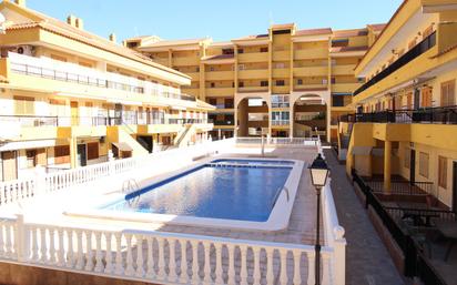 Vista exterior de Casa o xalet en venda en Torrevieja amb Aire condicionat, Terrassa i Moblat