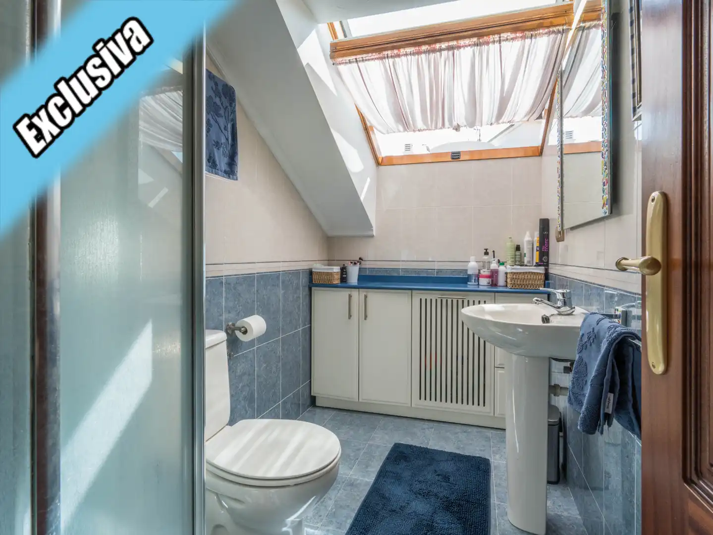 Badezimmer von Maisonette zum Verkauf in Laredo mit Heizung, Parkett und Balkon