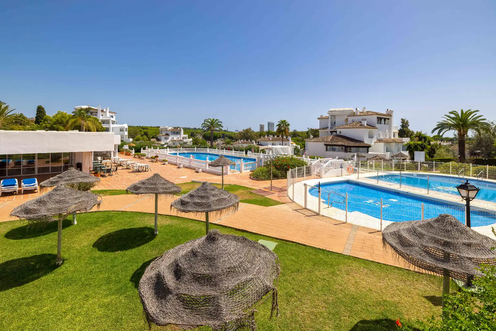 Swimming pool of Flat for sale in Marbella  with Air Conditioner, Heating and Terrace