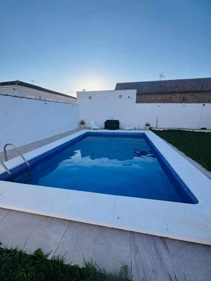 Swimming pool of Houses for sale in Chiclana de la Frontera  with Air Conditioner, Private garden and Storage room