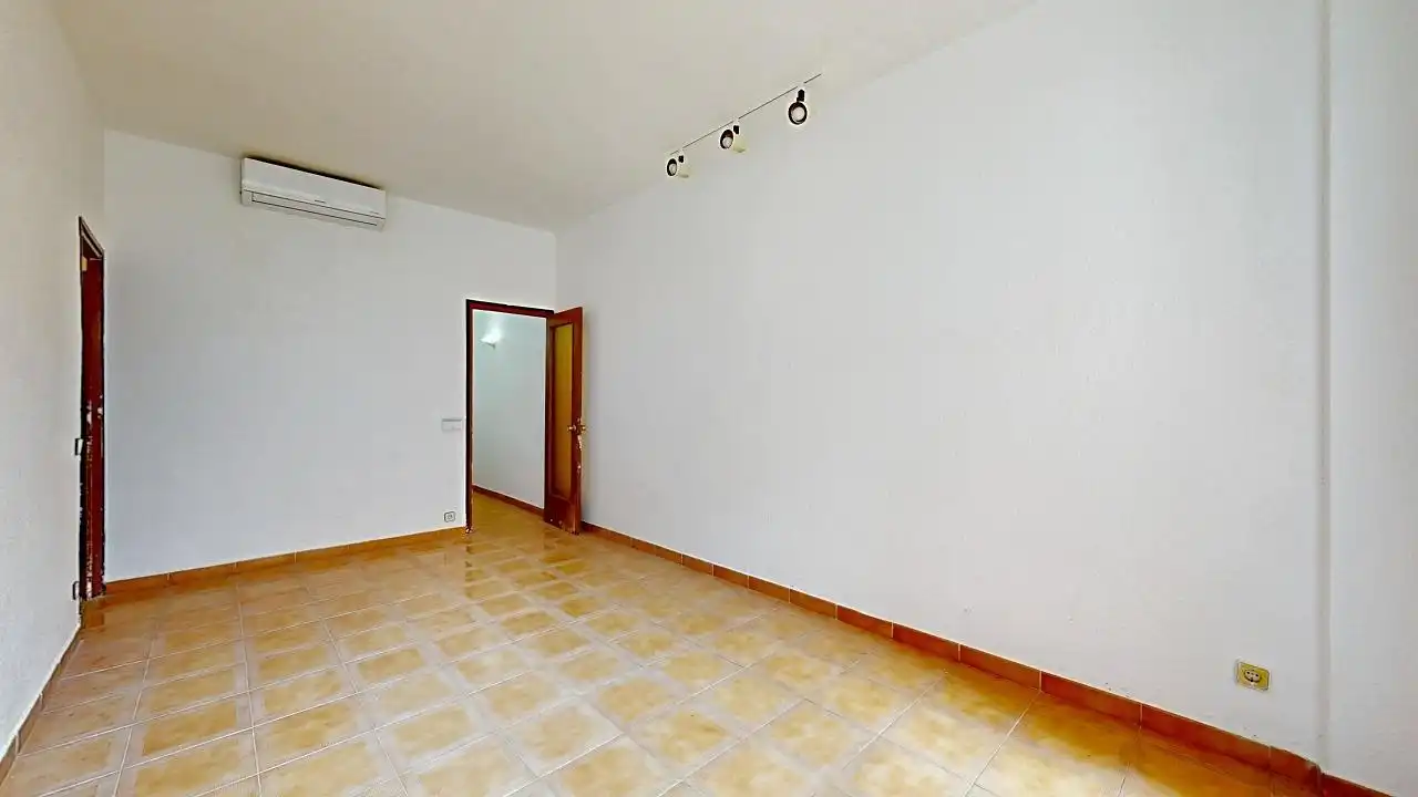 Sala d'estar de Pis en venda en Barcelona amb Aire condicionat i Balcó