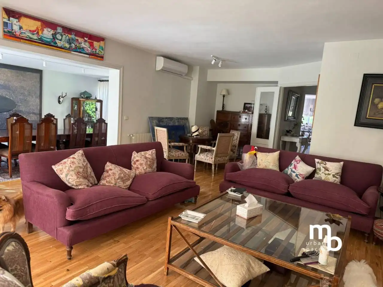 Sala de estar de Casa adosada en venta en Pozuelo de Alarcón con Aire acondicionado, Calefacción y Jardín privado