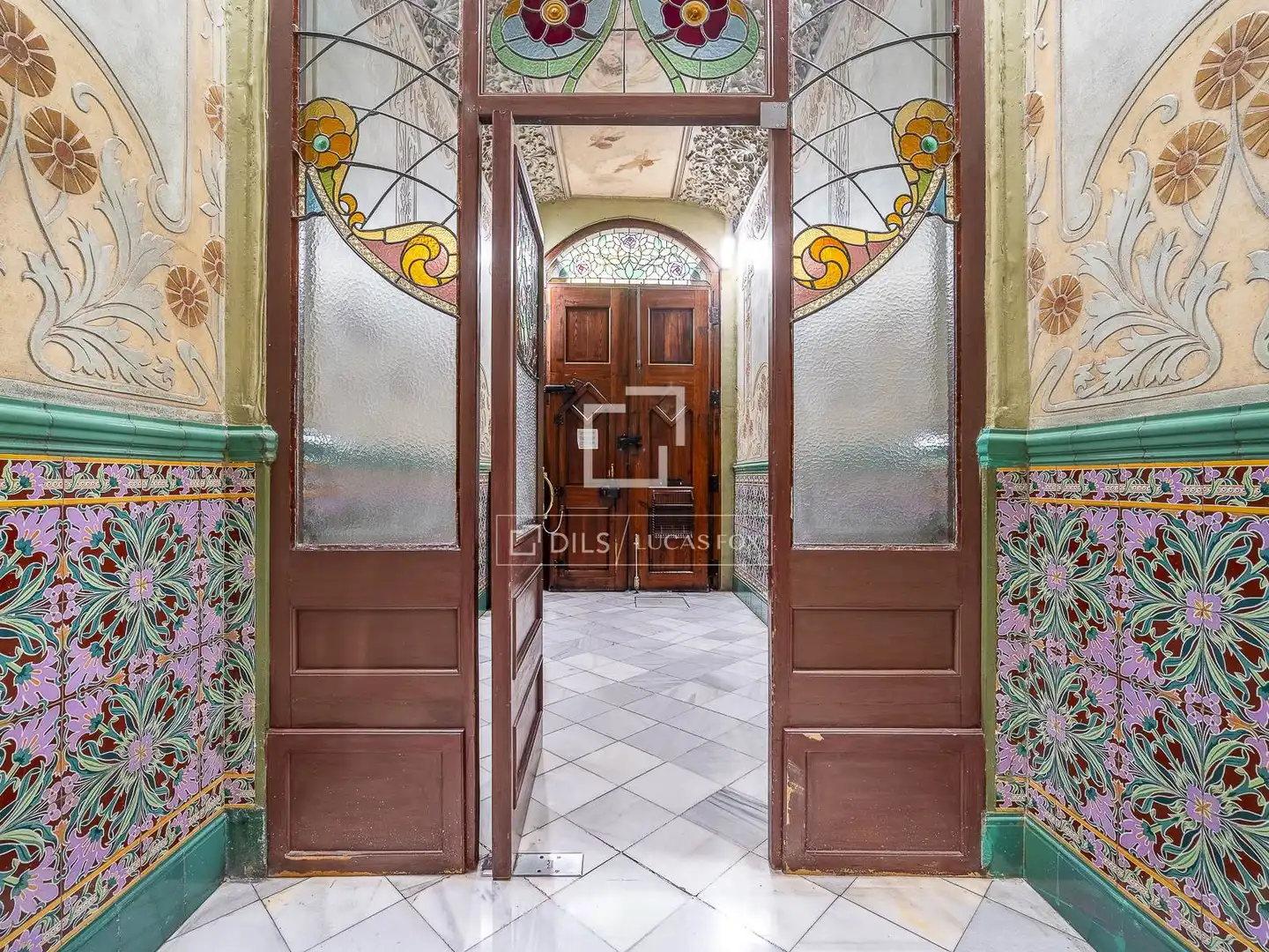 Wohnung zum Verkauf in Barcelona mit Klimaanlage, Terrasse und Balkon