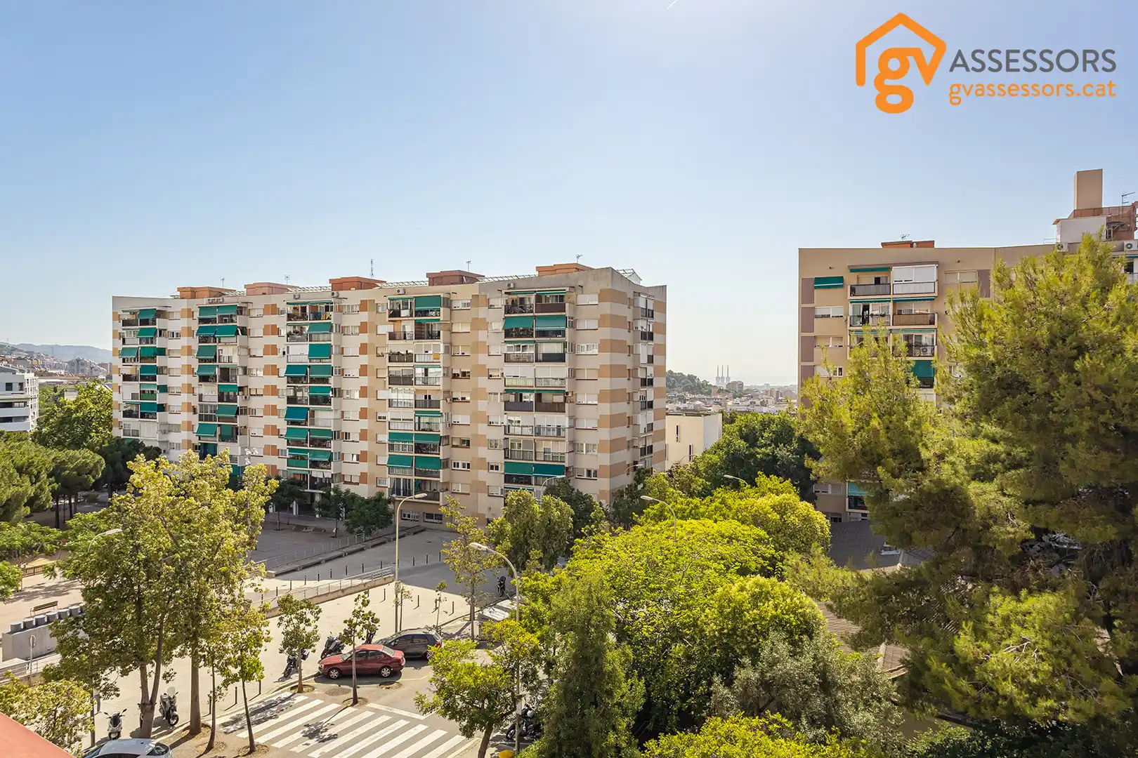 Vista exterior de Pis en venda en Barcelona amb Calefacció i Balcó